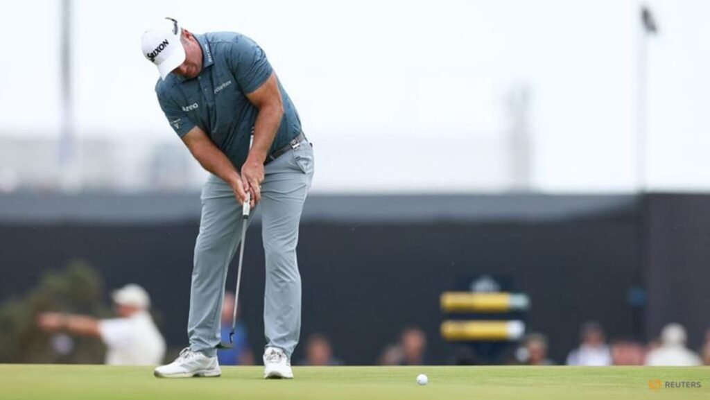 New Zealand’s Fox shares Open lead after record-equalling 62