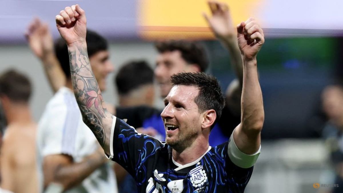 Extended Indian Summer brings Messi back to the summit again