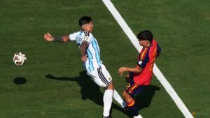 World Cup final between 10-man Argentina and Spain goes to extra time