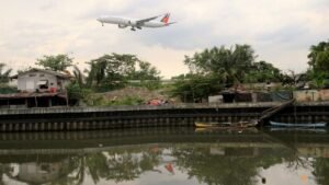 Philippine Airlines signs for 15 Boeing 787s, with rights for five more