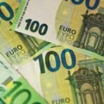 Dollar hits fresh 40-year high versus yen, edges down against euro