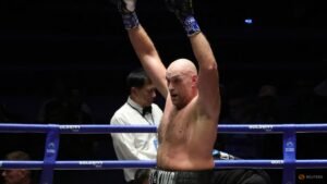 Fury dominates Wach ahead of Joshua showdown