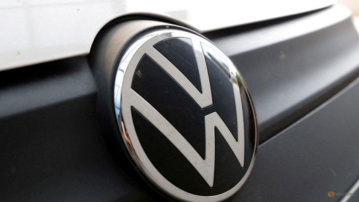 Volkswagen in talks with Chinese partner on Spanish battery plant, trade outlet reports