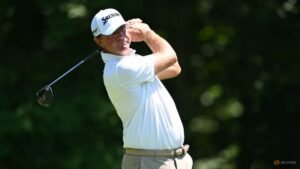 Glover says mid-round shoe removal about spike marks, not AimPoint protest