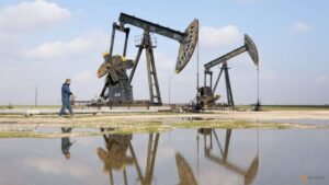 Oil falls on slightly improved flows through Gulf; set for monthly gain