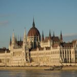 Hungary: Lawmakers pass law to oust Orban ally president