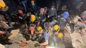 Venezuela: Death toll nears 2,000 as rescue hopes fade