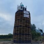 UK: Police attempt to remove loyalist bonfire ‘hate display’