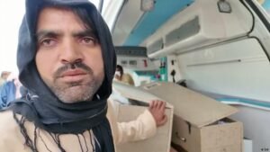 Militants kill dozens of security officers in Pakistan