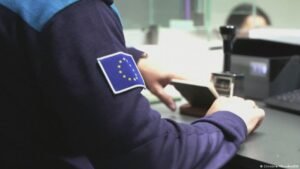 EU border check system causes summer travel chaos