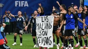 UK calls for FIFA investigation over Argentina banner