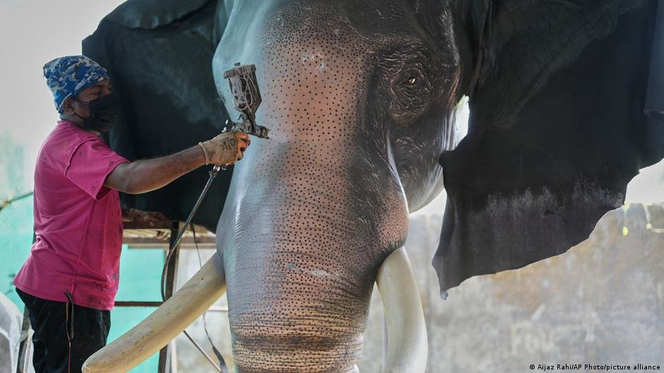 In India’s Hindu temples, robots replace live elephants