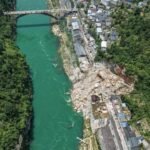 China: Landslide buries buildings, traps people