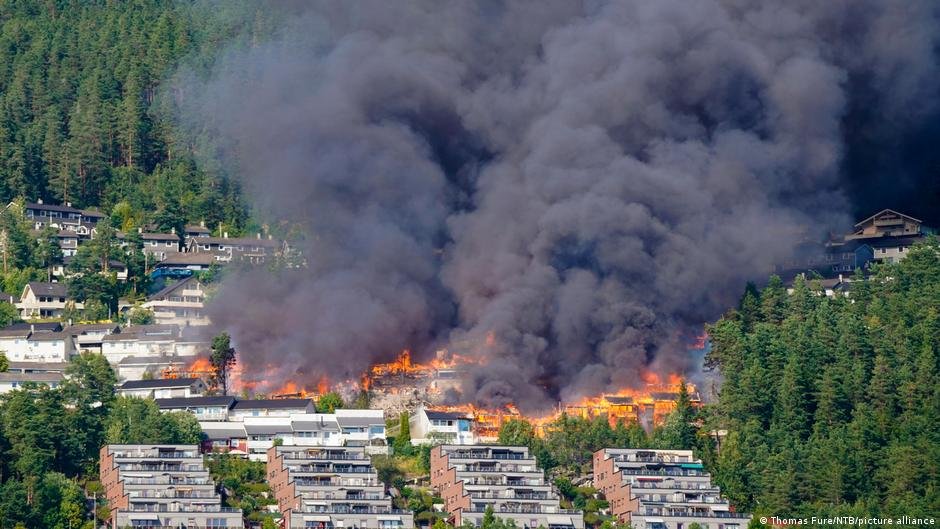 Norway: Huge fire destroys 100 homes, sparks evacuations