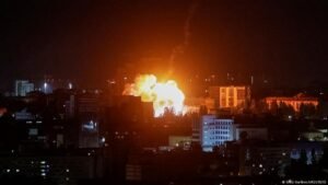Explosions in Kyiv after Zelenskyy warns of Russian strikes