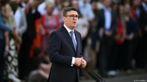 Burnham promises a new political and economic model