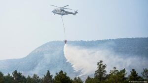 Spain: Firefighters battle major wildfire north of Madrid