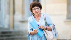 France: Environment minister quits over pesticide bill