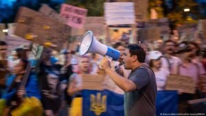 Why Ukrainians are protesting Zelenskyy during the war