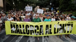 Mallorca at its limit: record protest against mass tourism