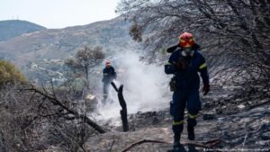 Crete wildfires cause evacuations and firefighter deaths