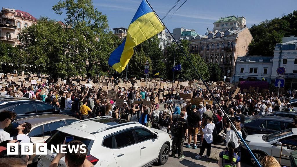 Protests in Ukraine’s cities against Zelensky’s removal of defence minister Fedorov