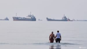UN urges evacuation of 6,000 sailors stranded in Hormuz strait