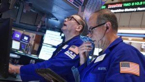 US stocks retreat to open Q3 ahead of June jobs data
