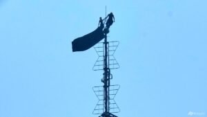 Climber couple arrested after scaling Empire State Building antenna for apparent marriage proposal
