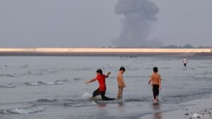 Hormuz closure, Gulf strikes: What we know about the latest Iran-US attacks