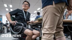 Mixed reviews as Japan urges men to wear shorts to work