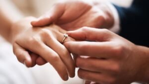 Marriages in Singapore dip by 6.2% in 2025, couples having children later