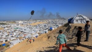 Gaza parents urged to stop kids flying kites after Israel warning to Hamas