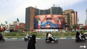 US, Iran keep up hostile rhetoric ahead of new sanctions
