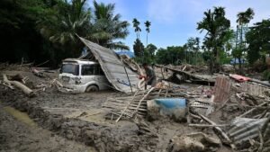 India monsoon floods, landslides kill more than 100 since July