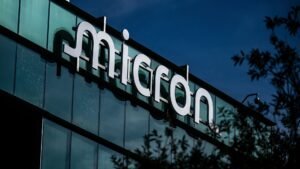 Two memory stocks are reasserting themselves as leaders by clearing key levels, says Katie Stockton