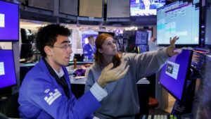 AMD and Sandisk are two of the big chip stocks with earnings momentum in the new week