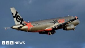 Jetsar: Mixed reactions in Australia as airline introduces fees for overhead carry-on luggage