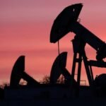 Oil prices sink on Middle East hopes, yen extends gains after joint intervention