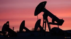 Oil prices sink on Middle East hopes, yen extends gains after joint intervention
