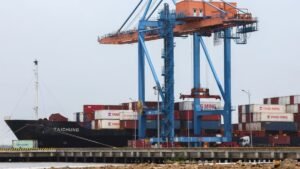 Vietnam July trade deficit widens, driven by higher fuel costs