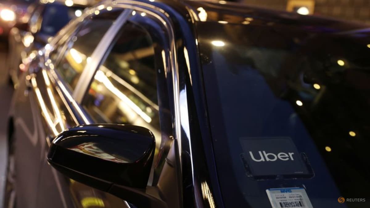 Uber doubles down on robotaxi plans, shares fall on weak profit forecast