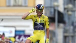 Vollering delivers masterclass to secure second Tour de France Femmes title