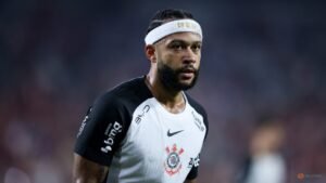 Depay says Corinthians breached agreement after opting not to extend his contract
