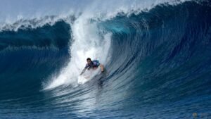 Surfing-Hawaii’s Moniz, Canada’s Brooks win tube shoot-out in Tahiti