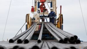 Oil climbs on tanker attacks, US-Iran claims about Hormuz control