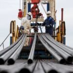 Oil climbs over $1 on tanker attacks, no progrees on peace