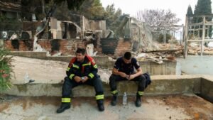 Hundreds evacuated from Croatian and Greek resorts as wildfires stretch across Europe