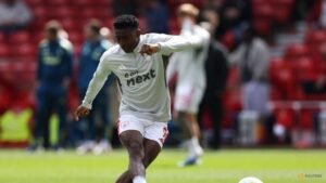 Coventry sign striker Awoniyi from Forest