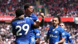 Chelsea boss Alonso gives little away on Fernandez future amid transfer talk